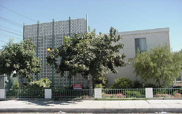 6968 Long Beach Blvd in Long Beach, CA - Foto de edificio - Building Photo