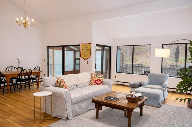 194 Westchester Ave in Pound Ridge, NY - Building Photo - Building Photo