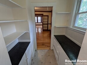 74 Colborne Rd, Unit 1 in Boston, MA - Foto de edificio - Building Photo