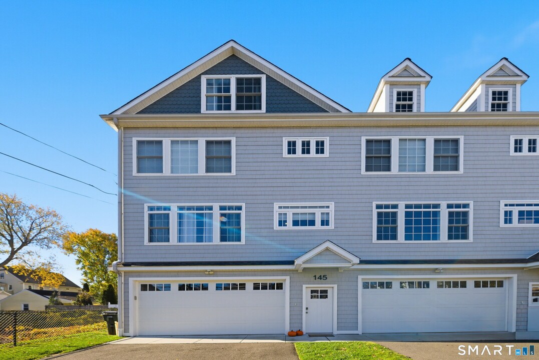 145 Brentwood Ave in Fairfield, CT - Building Photo