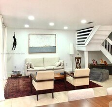 10035 NW 43rd Terrace in Doral, FL - Building Photo - Building Photo