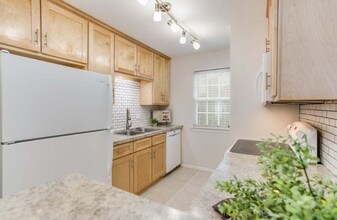 808 Kalanchoe Ct in College Station, TX - Building Photo - Building Photo