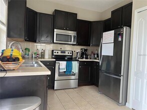 2020 Greenwood Valley Dr in Plant City, FL - Building Photo - Building Photo
