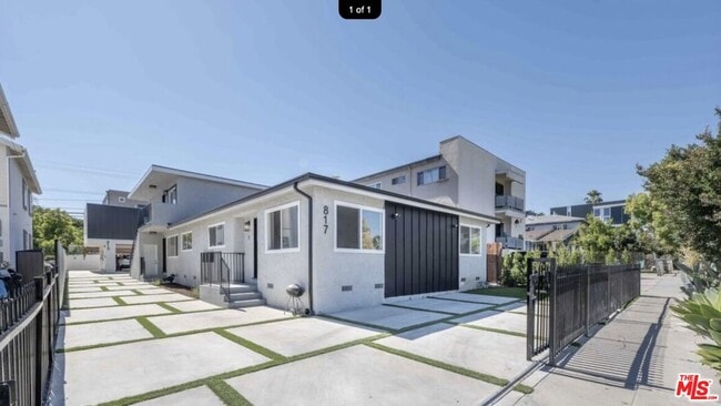 property at 817 N Kingsley Dr
