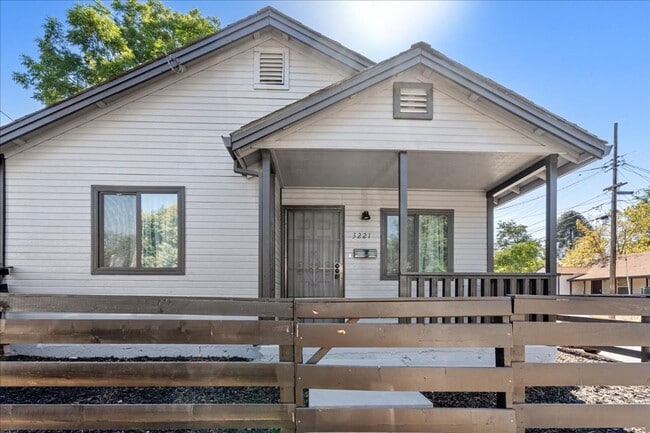 3221 San Jose Way in Sacramento, CA - Building Photo - Building Photo
