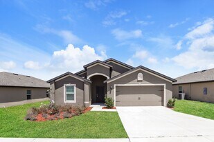 1631 Swan Lake Cir in Dundee, FL - Building Photo