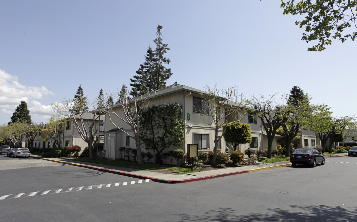 Amberwood Garden Apartments in Hayward, CA - Foto de edificio