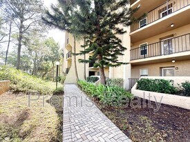 90 S Highland Ave in Tarpon Springs, FL - Building Photo