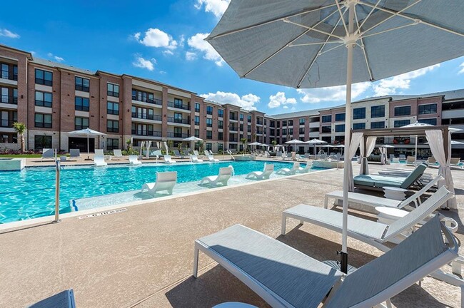 1724 Partnership Way in Katy, TX - Foto de edificio - Building Photo