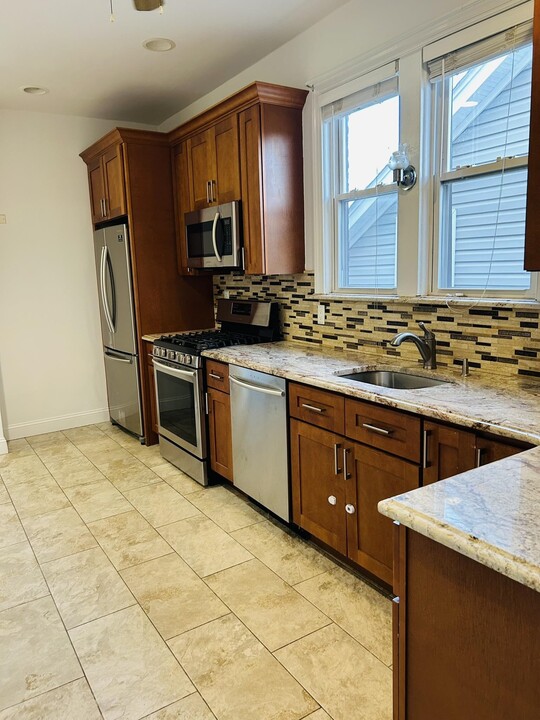 711 4th St in Secaucus, NJ - Building Photo