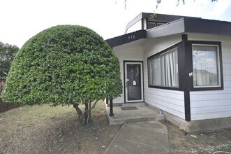 328-332 W Corporate Dr in Lewisville, TX - Building Photo - Building Photo