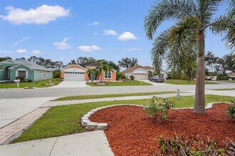 295 Fareham Dr in Venice, FL - Building Photo - Building Photo