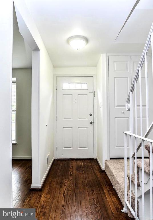 14424 Black Horse Ct in Centreville, VA - Foto de edificio - Building Photo