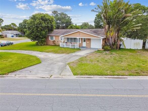 2331 64th St N in St. Petersburg, FL - Foto de edificio - Building Photo