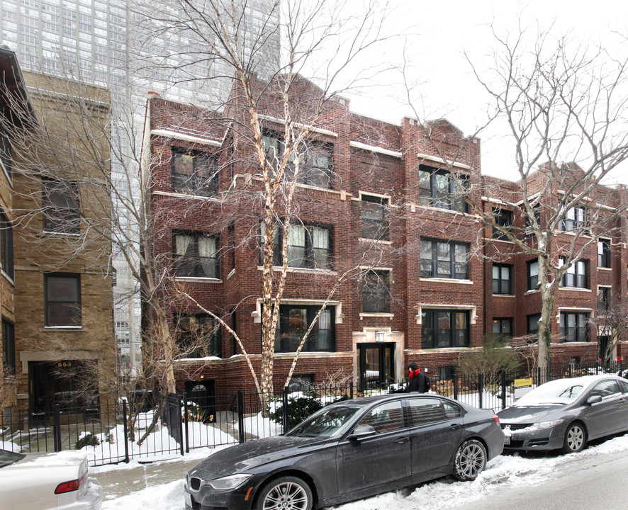 655-657 W Bittersweet Pl in Chicago, IL - Building Photo