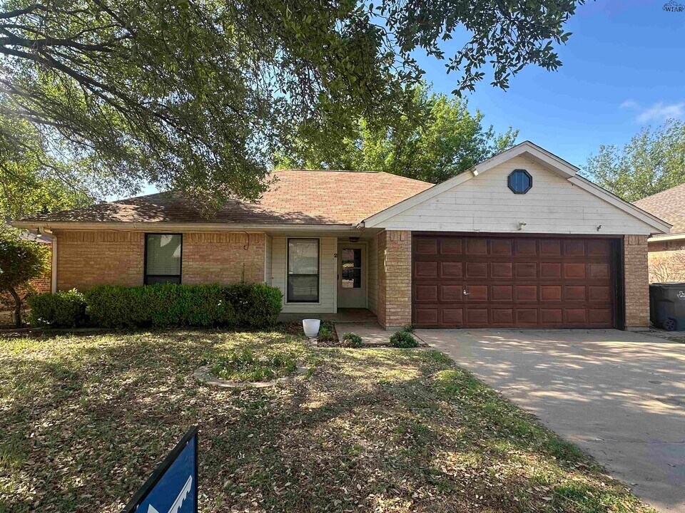 2 Bayberry Ct in Wichita Falls, TX - Building Photo