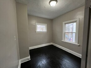 12022 Griffing Ave in Cleveland, OH - Foto de edificio - Building Photo