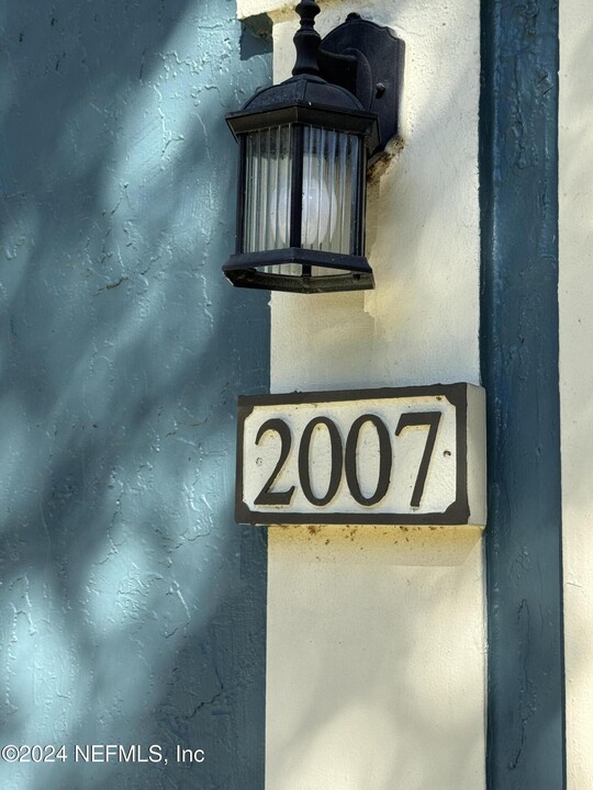 13703 Richmond Park Dr N in Jacksonville, FL - Foto de edificio