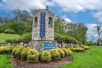815 Center Meadow Ln in Danbury, CT - Building Photo - Building Photo