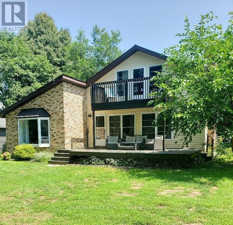 5409 Oak Ave in Lambton Shores, ON - Building Photo