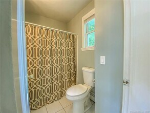 143 Poquonnock Rd in Groton, CT - Building Photo - Building Photo
