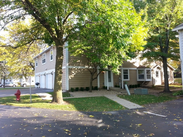 property at 406 N Cambridge Dr