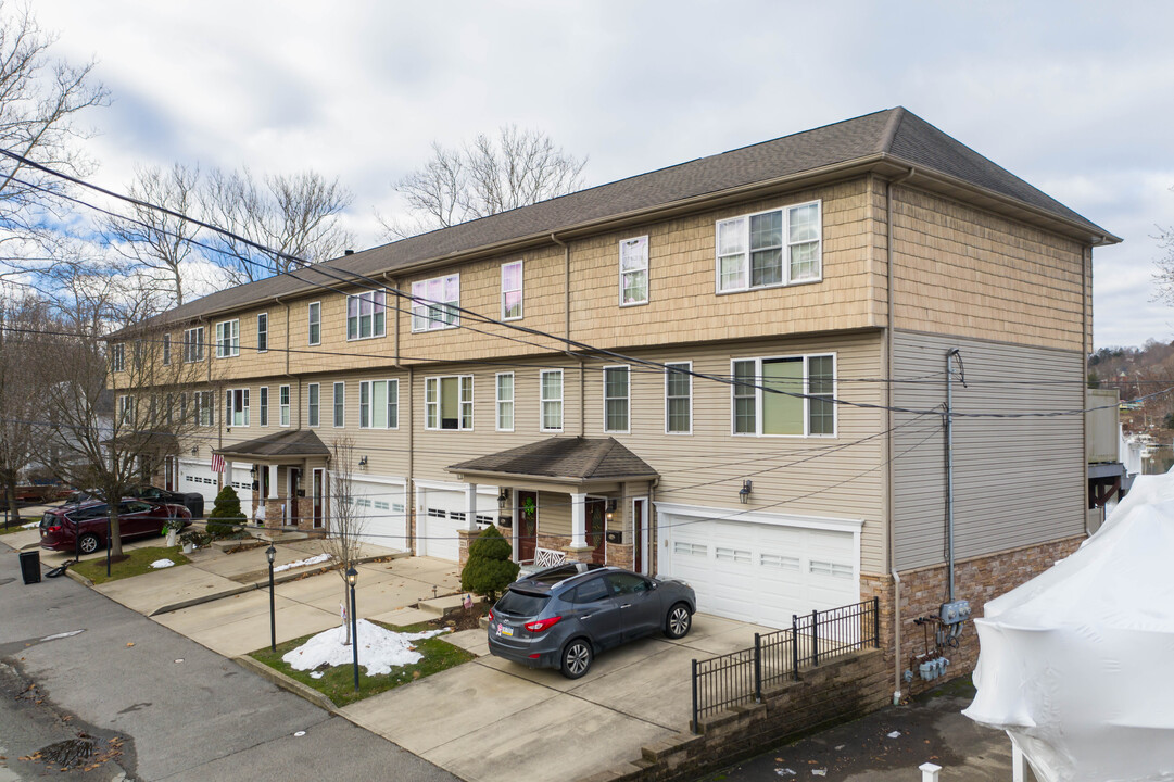 Veronians Fraternal Bldg in Verona, PA - Building Photo