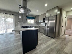 14075 Crow Rd in Apple Valley, CA - Building Photo - Building Photo