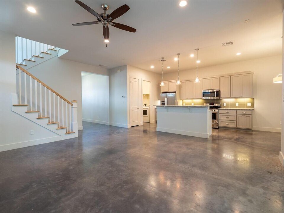 5001 Woodrow Ave in Austin, TX - Building Photo