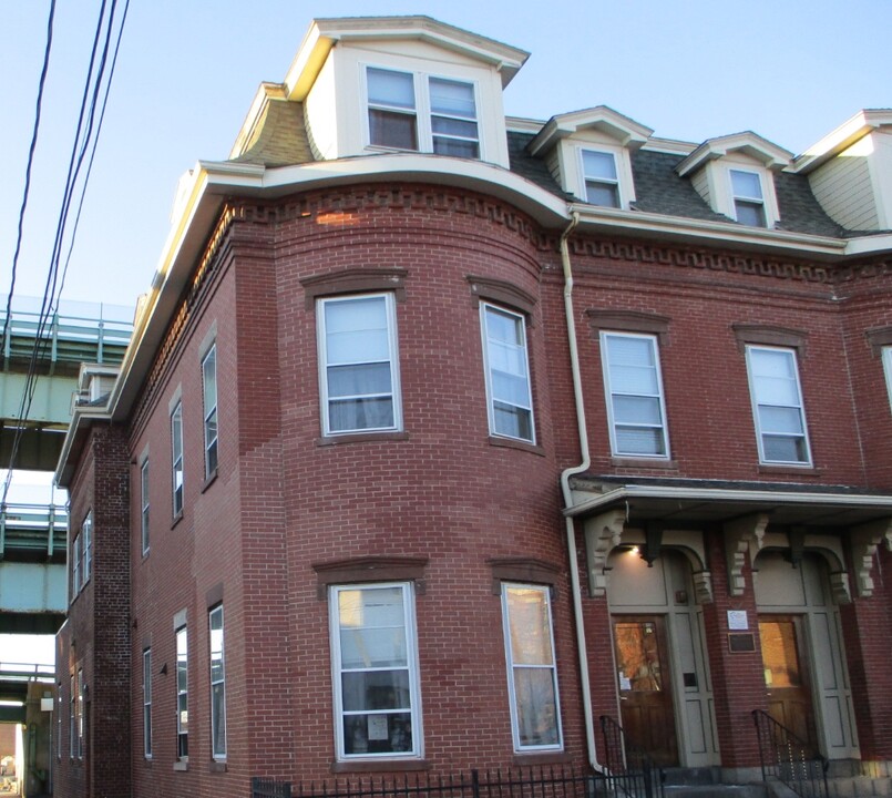 110-112 Chestnut St in Chelsea, MA - Foto de edificio