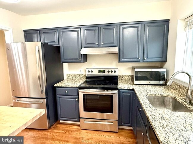 2196 Golf Course Dr in Reston, VA - Building Photo - Building Photo