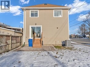 8385 Riverside Dr E in Windsor, ON - Building Photo - Building Photo