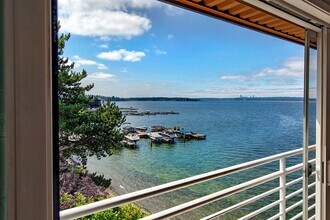 733 Lake St S in Kirkland, WA - Foto de edificio - Building Photo
