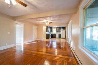 17 Branch Ave in North Smithfield, RI - Foto de edificio - Building Photo