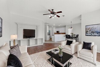 1066 Carpenter Ct in Lavon, TX - Foto de edificio - Building Photo