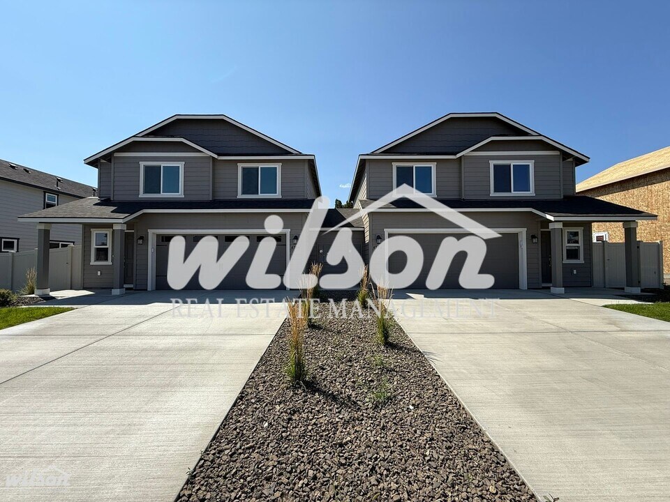4704 Oaks Ave in Yakima, WA - Building Photo