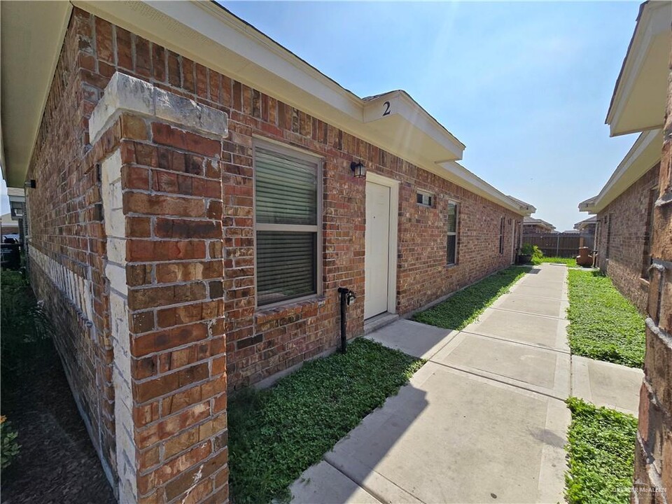 2806 E Eisenhower Ave in Mission, TX - Building Photo