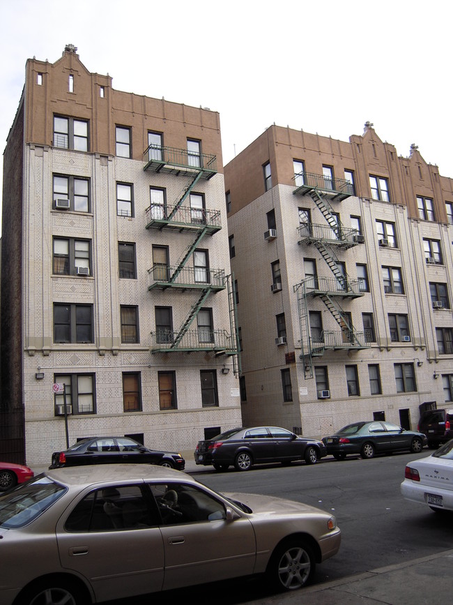 565 W 190th St in New York, NY - Building Photo - Building Photo