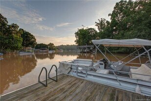 800 Edgewater Dr, Unit apartment in Belmont, NC - Building Photo