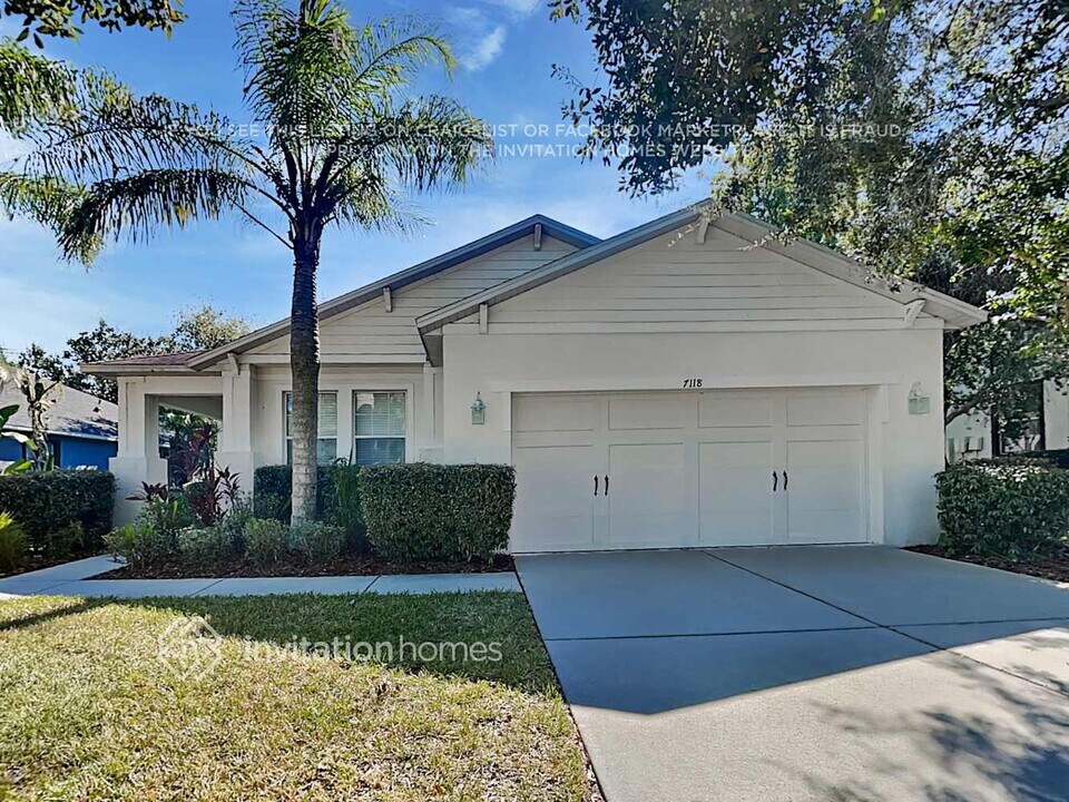 7118 Bridgeview Dr in Wesley Chapel, FL - Building Photo
