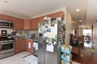 519 16th St SE, Unit Apt 2 in Washington, DC - Building Photo - Building Photo