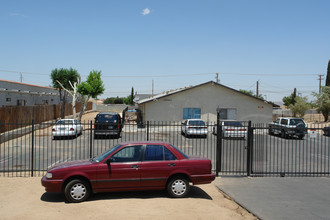 16460 Sequoia Ave in Hesperia, CA - Building Photo - Building Photo