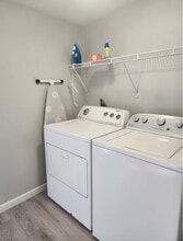 1334 W Ridgewood Ct in San Antonio, TX - Foto de edificio - Building Photo