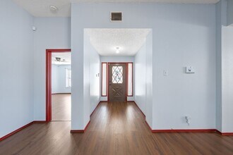 7919 Wayside Trail in San Antonio, TX - Building Photo - Building Photo