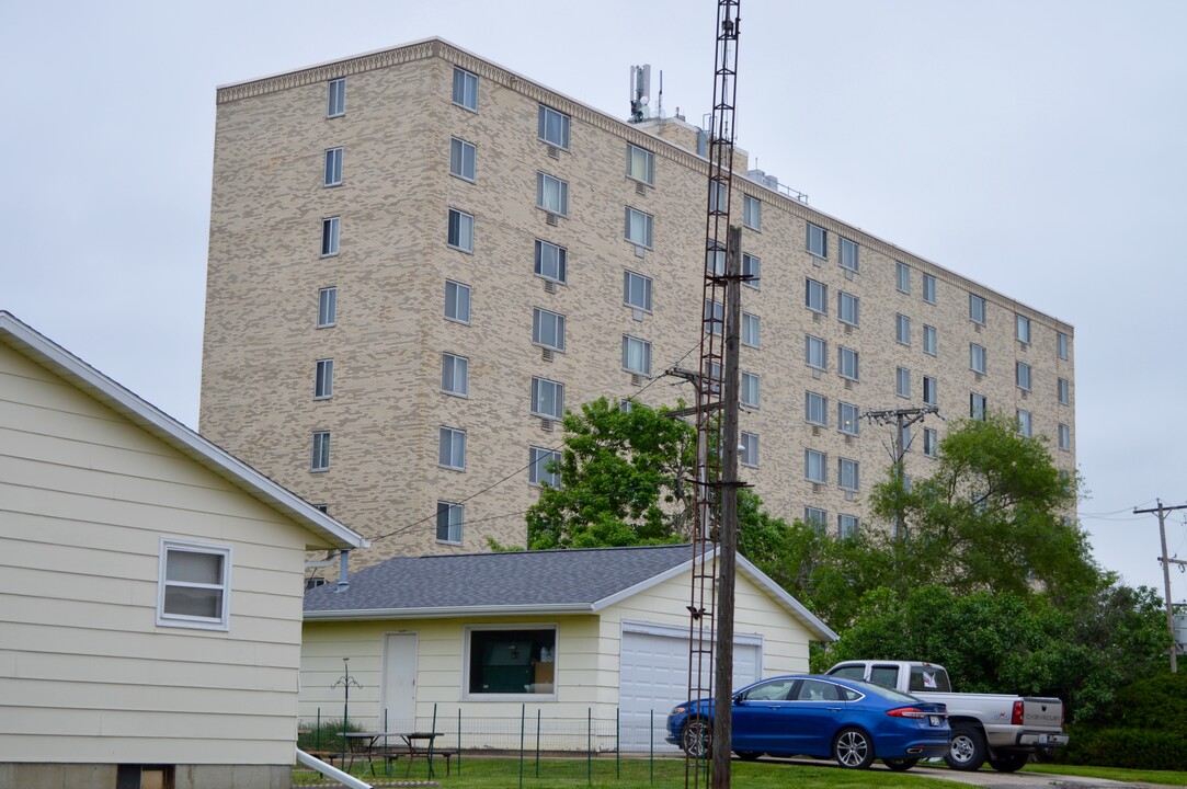 Civic Plaza Apartments in Rock Falls, IL - Foto de edificio