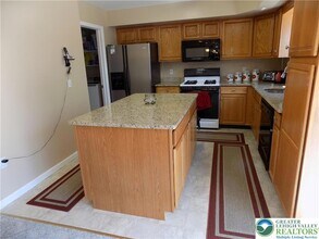 2616 Anthony Ct in Easton, PA - Building Photo - Building Photo