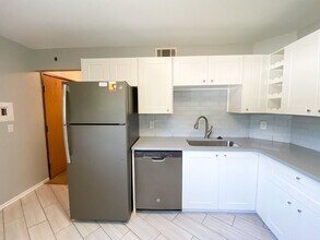 3021 Woodland St in Ames, IA - Foto de edificio - Building Photo