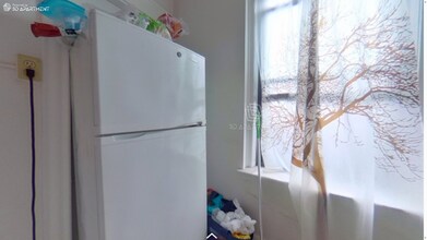 347 Pleasant St, Unit 349-B1-14 in Malden, MA - Foto de edificio - Building Photo