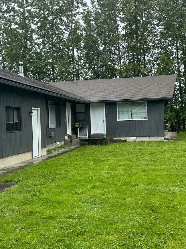 309-311 Baker St in Everson, WA - Building Photo - Building Photo