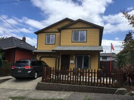 9240 N Mohawk Ave in Portland, OR - Building Photo